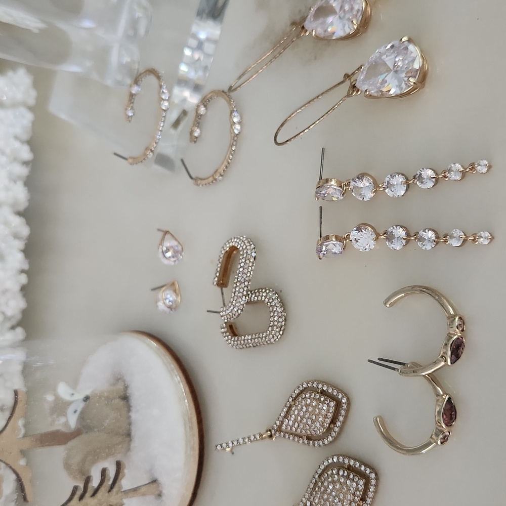 7 Pair Earring Bundle! Great Price For A Whole New Earring Wardrobe! Blingy!
